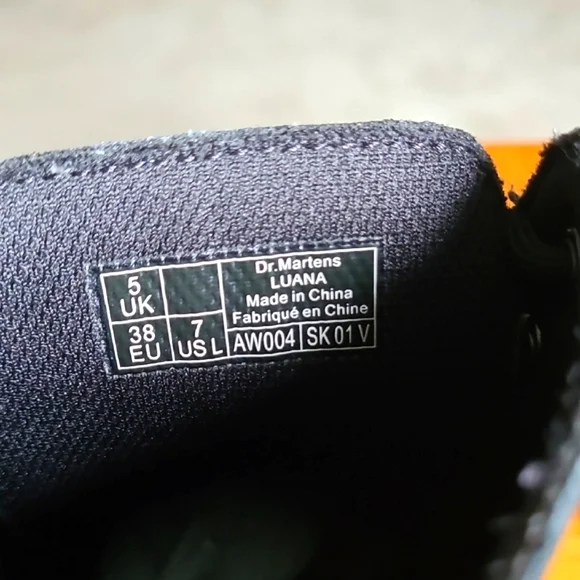 Dr. Martens Luana Black Leather Boots-Size 7 -EUC - Picture 6 of 8